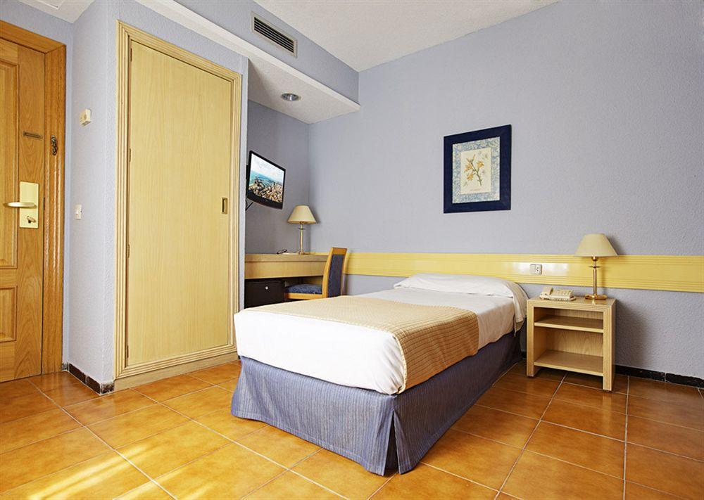 Tryp Ciudad De Alicante Hotel חדר תמונה
