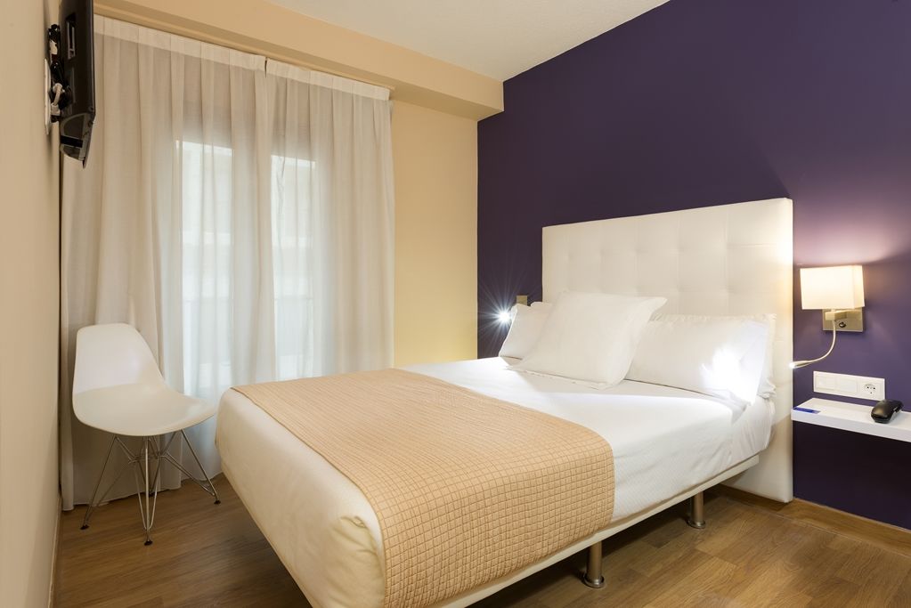 Tryp Ciudad De Alicante Hotel חדר תמונה