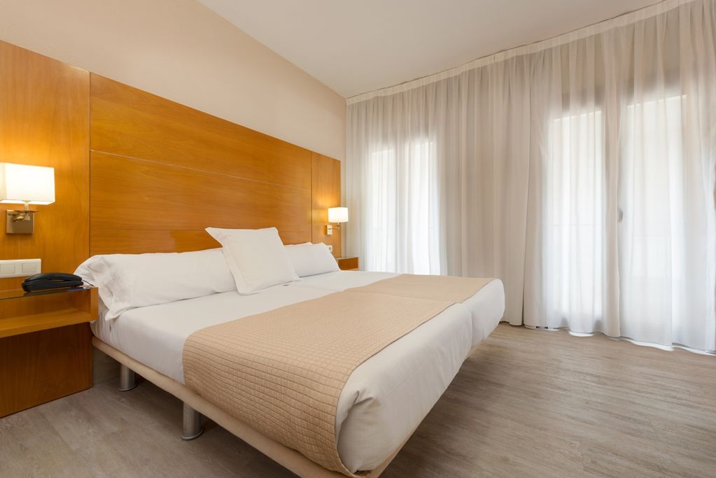 Tryp Ciudad De Alicante Hotel חדר תמונה