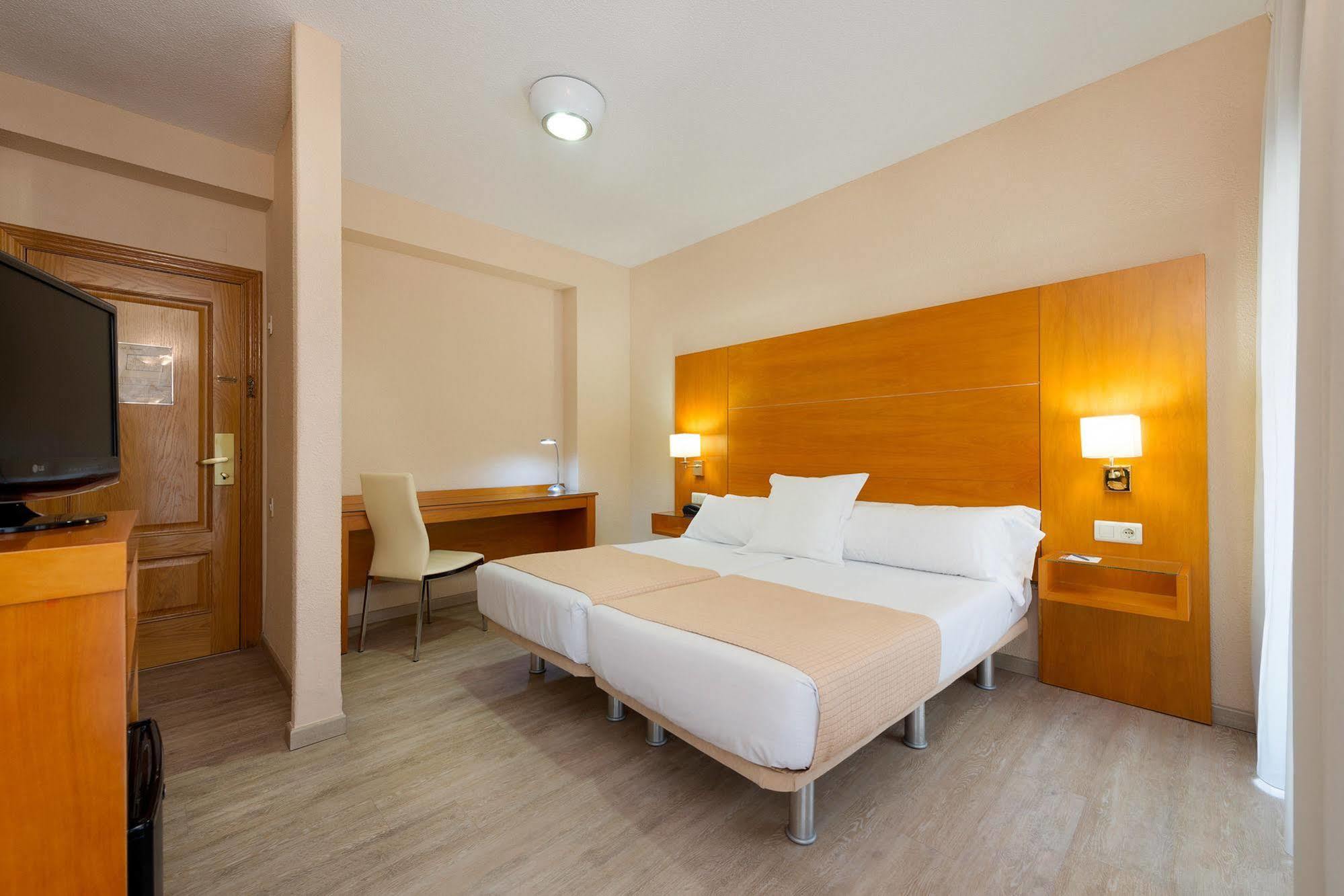 Tryp Ciudad De Alicante Hotel מראה חיצוני תמונה
