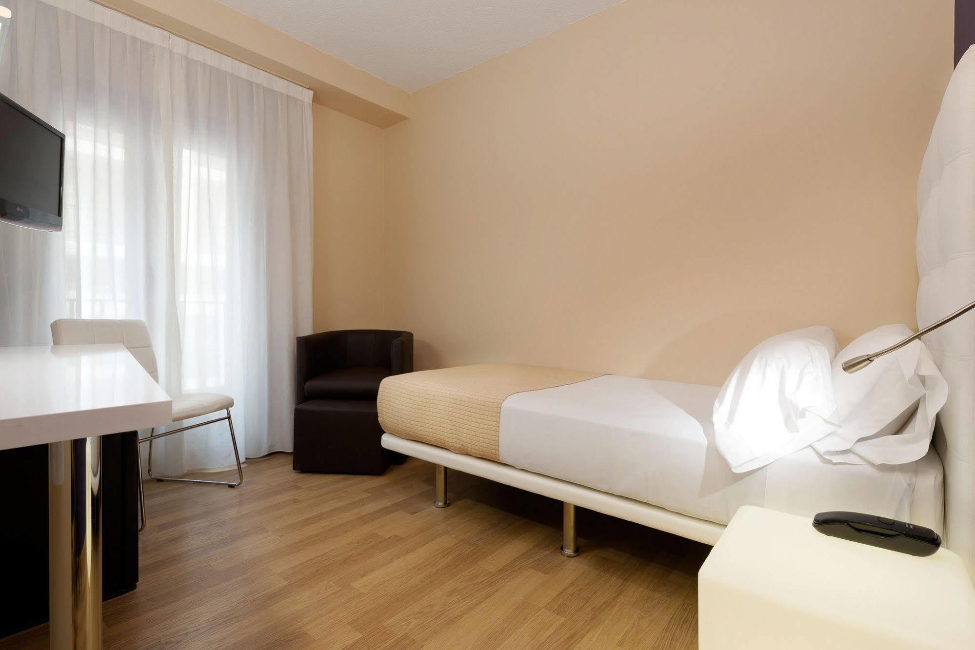 Tryp Ciudad De Alicante Hotel מראה חיצוני תמונה
