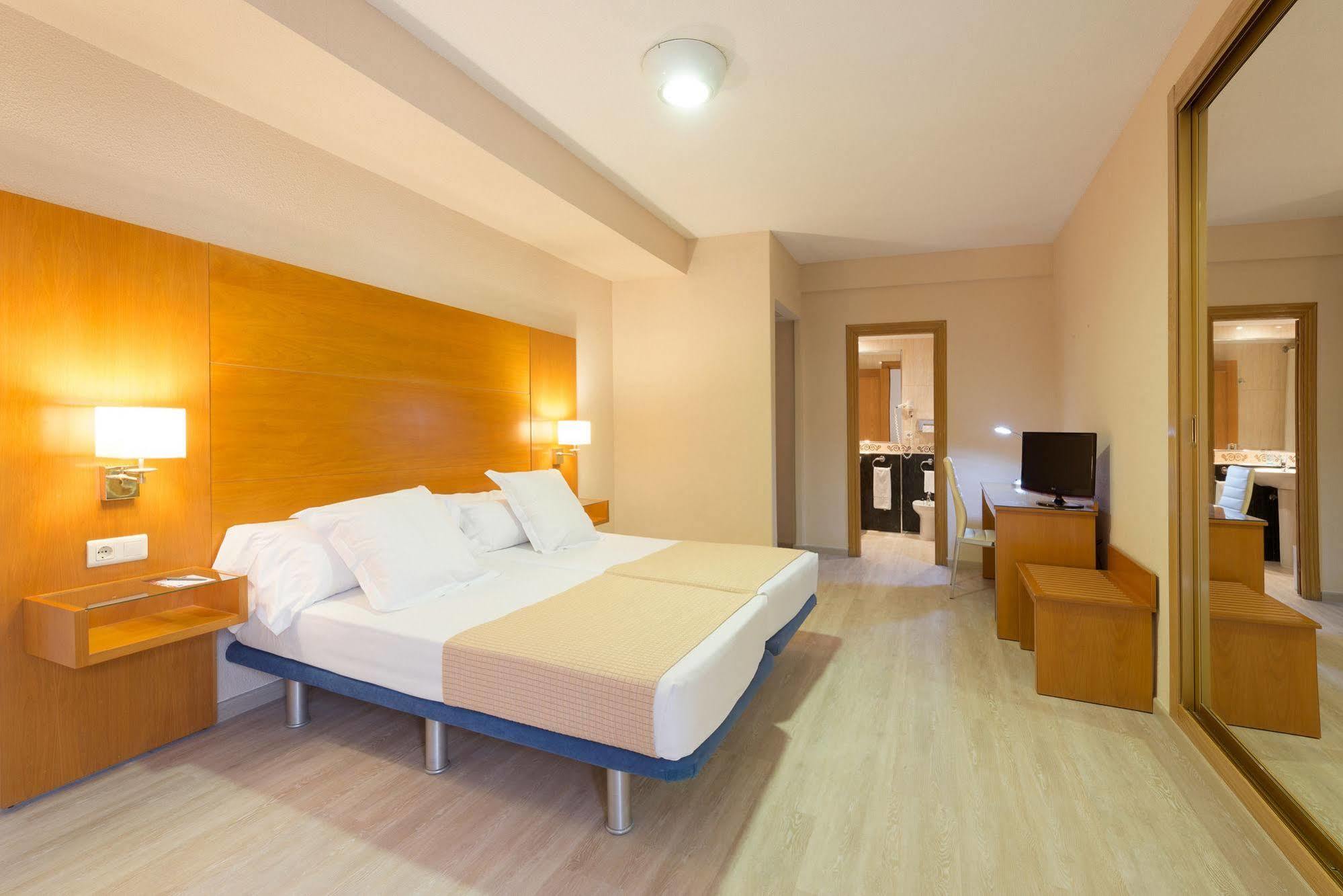 Tryp Ciudad De Alicante Hotel מראה חיצוני תמונה