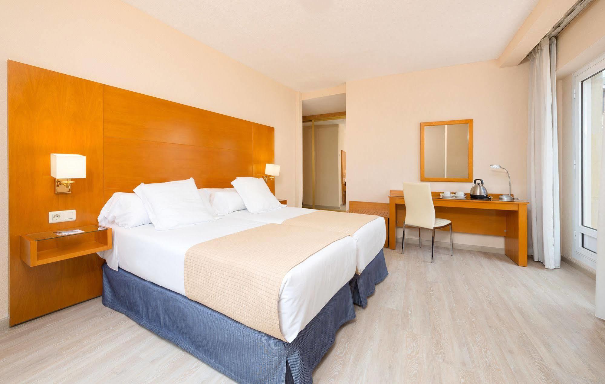 Tryp Ciudad De Alicante Hotel מראה חיצוני תמונה