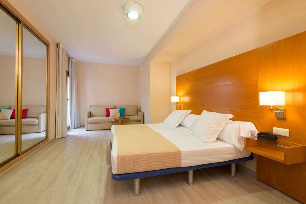 Tryp Ciudad De Alicante Hotel חדר תמונה